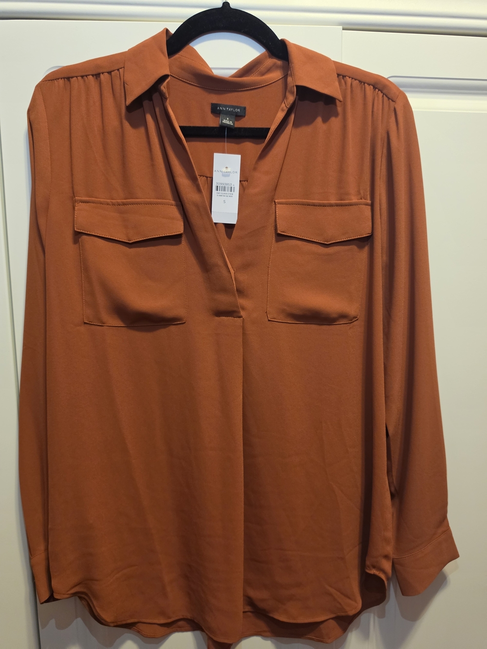 NWT Ann Taylor Women's Rust Orange Long-Sleeve V-Neck Blouse